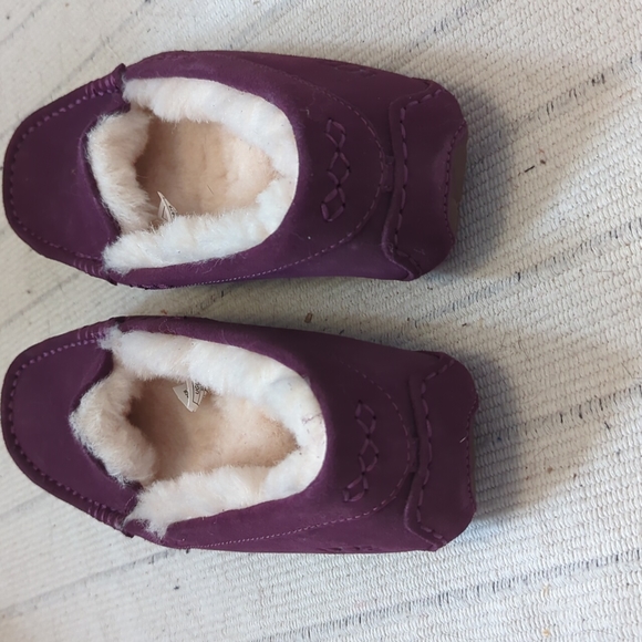 NWOB UGG Ansley slipper limited edition dark purple size 6 - Picture 4 of 8